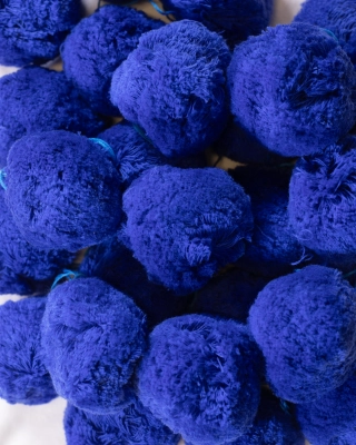 100pcs pom poms, blue