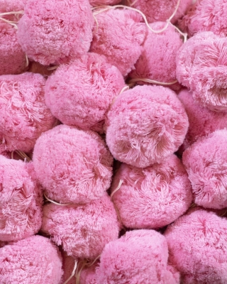 100pcs pom poms, light pink