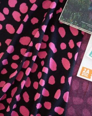 Vävd bomullsjacquard, Cheetah dots, svart - pink