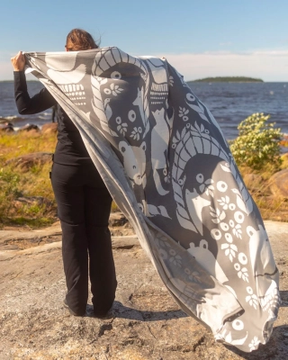 FILT jacquard, Gates of Pohjola, mörk grå - naturvit