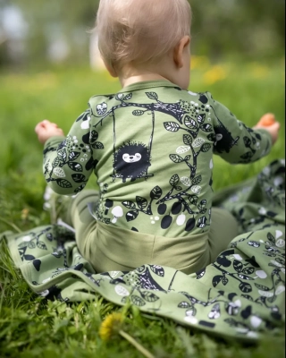 BABY BLANKET, Siiri in the swing, fen