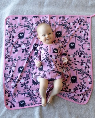 BABY BLANKET, Siiri in the swing, light pink